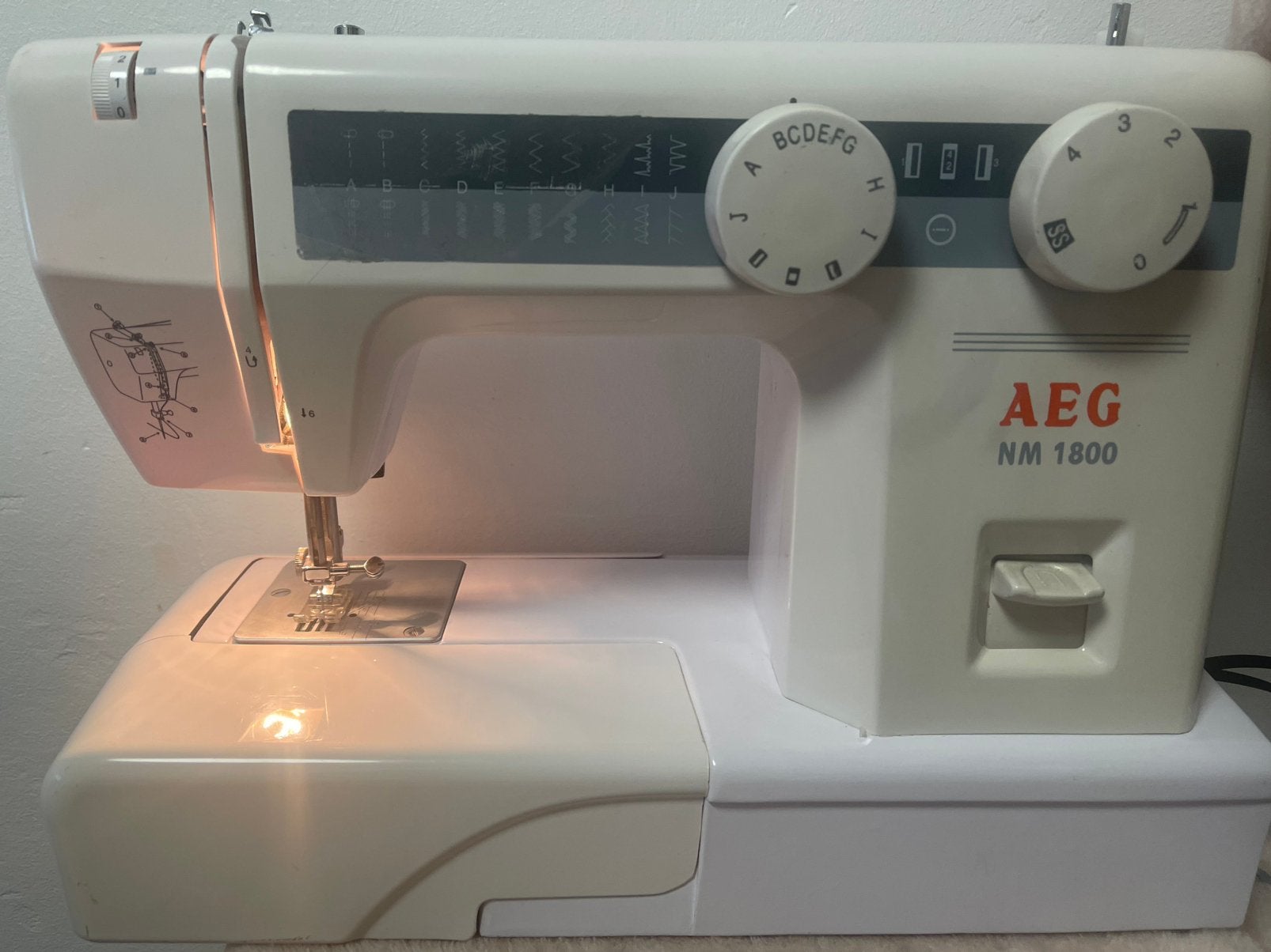 AEG Naaimachine Zo Goed Als Nieuw, Hobby en Vrije tijd, Naaimachines en Toebehoren, Ophalen, Zo goed als nieuw, Naaimachine