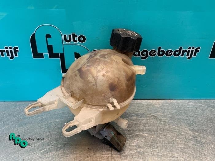 Réservoir d'expansion d'un Peugeot 207 (207 06-), -, 3 mois de garantie, Utilisé, -