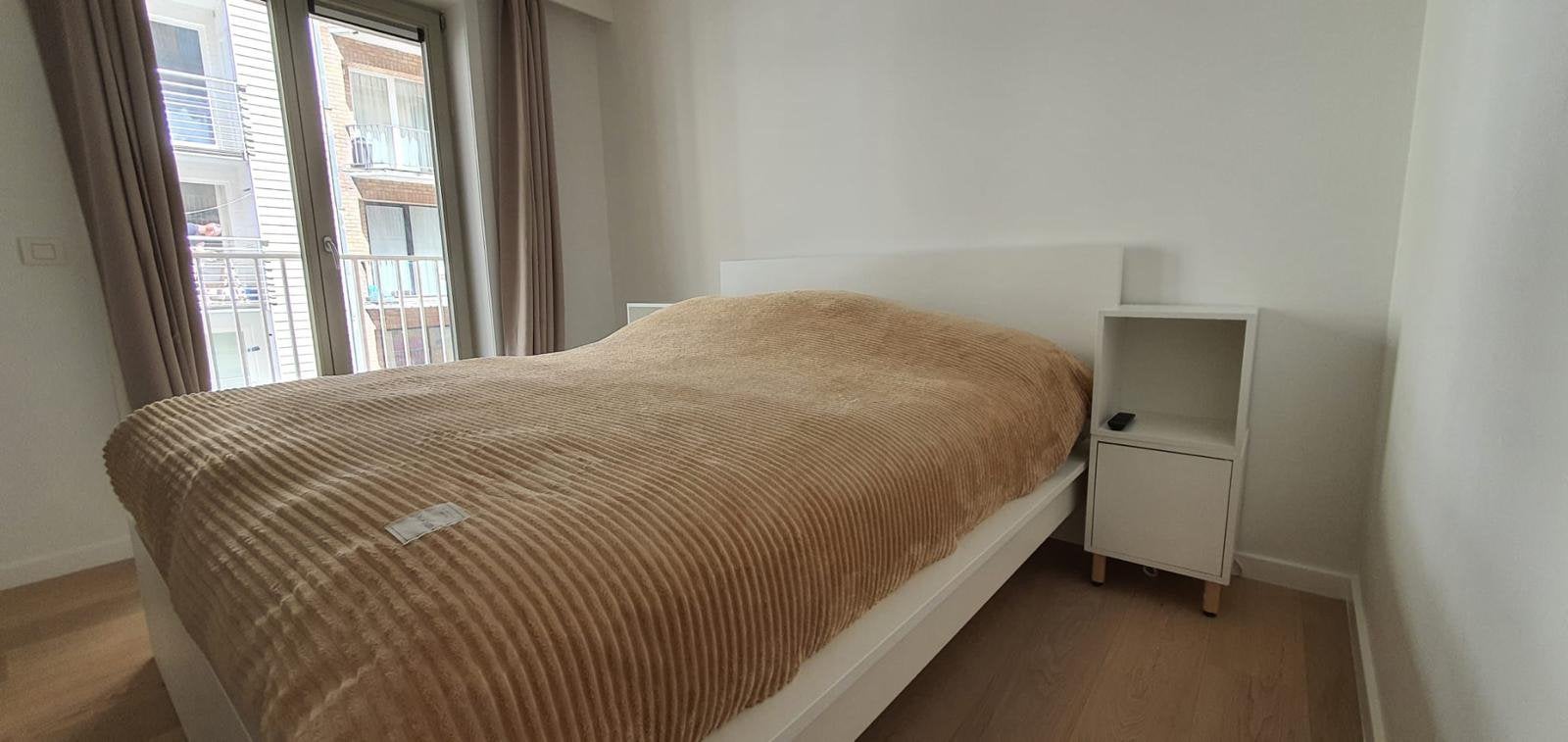 IKEA MALM bed 160x200 met topper + 1x IKEA EKET opbergkastje, Huis en Inrichting, Ophalen, Zo goed als nieuw, Tweepersoons