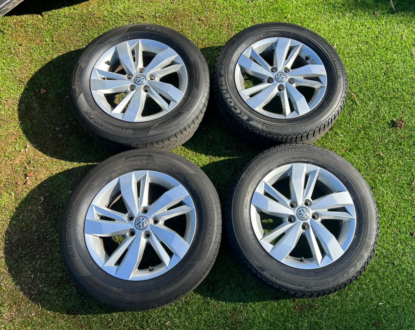 VW Polo 2022 Originele Alu Velgen met Banden, Auto-onderdelen, 15 inch, Banden en Velgen, Nieuw, Personenwagen