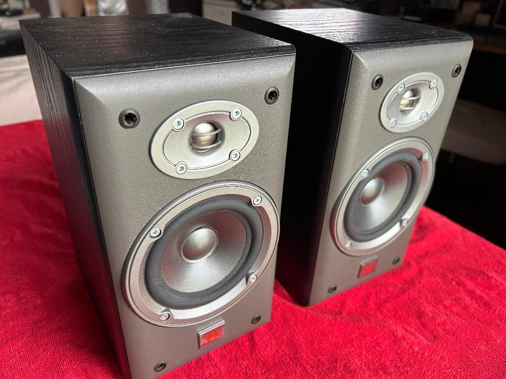 Paire d'enceintes jbl E20, Enlèvement, Comme neuf, Haut-parleurs Frontaux, Arrière ou Stéréo, JBL
