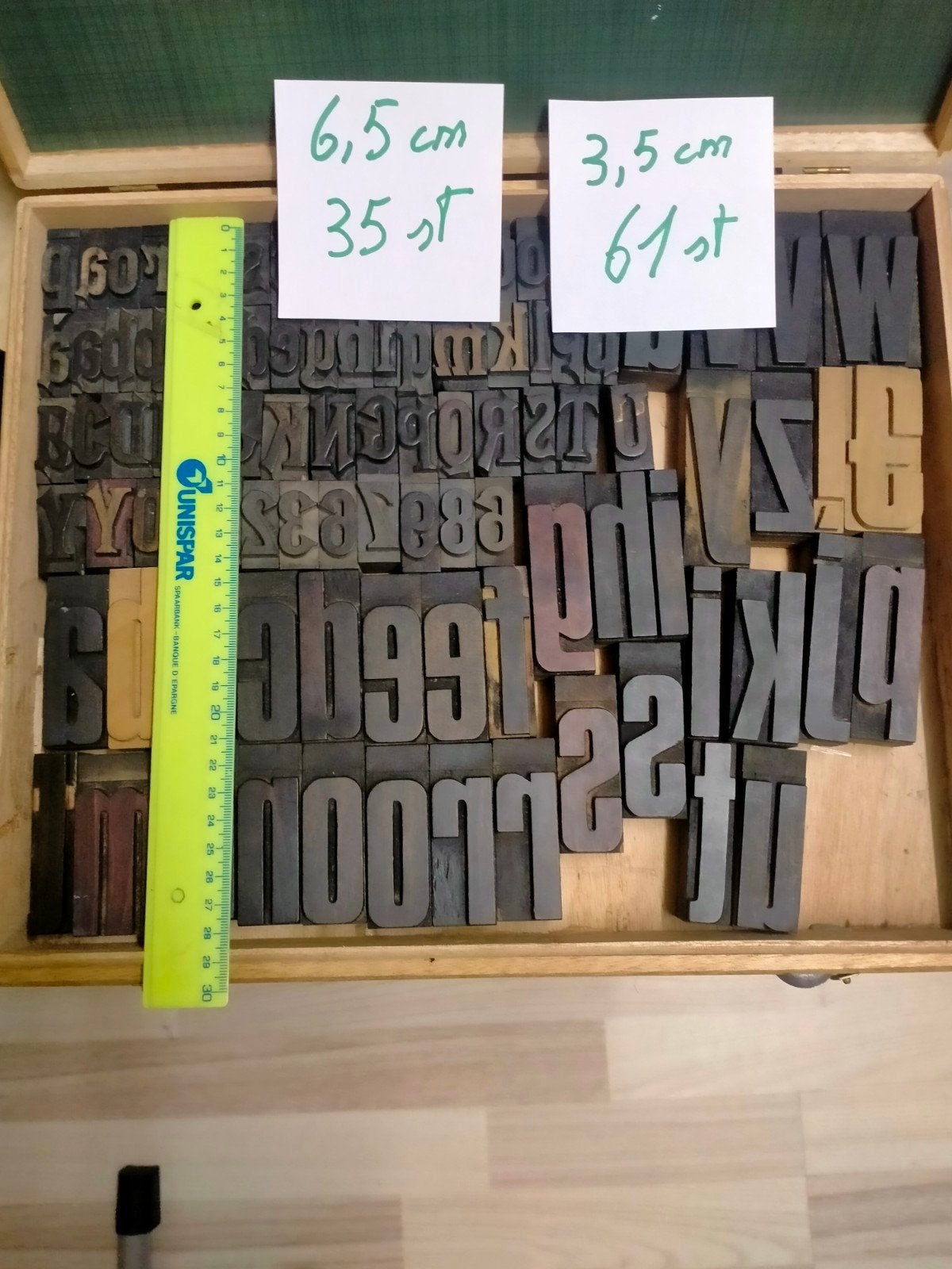 lot oude houten drukletters, Ophalen