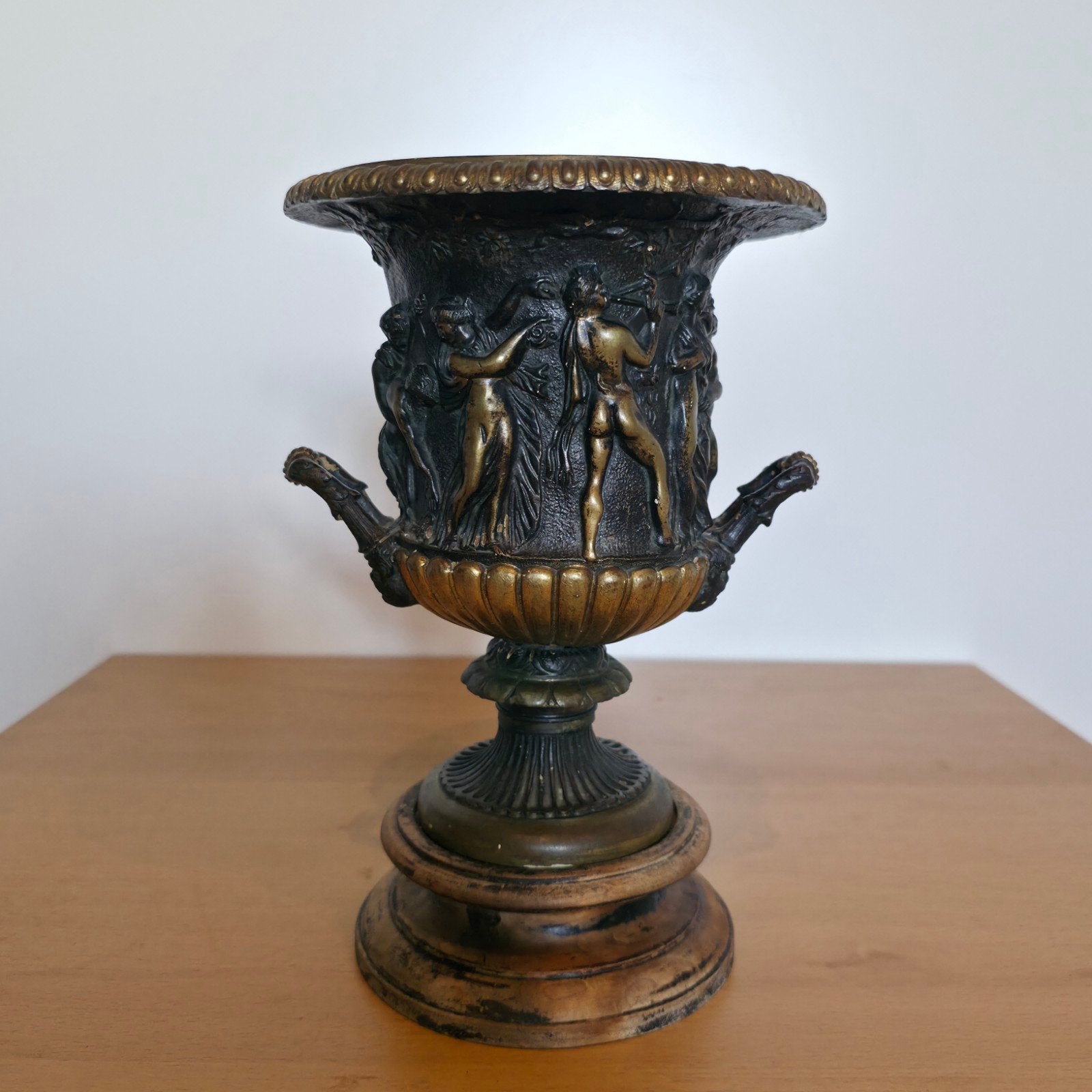 Vase Grand Tour ancien en bronze sur bois vers 1880, Antiquités & Art, Enlèvement ou Envoi