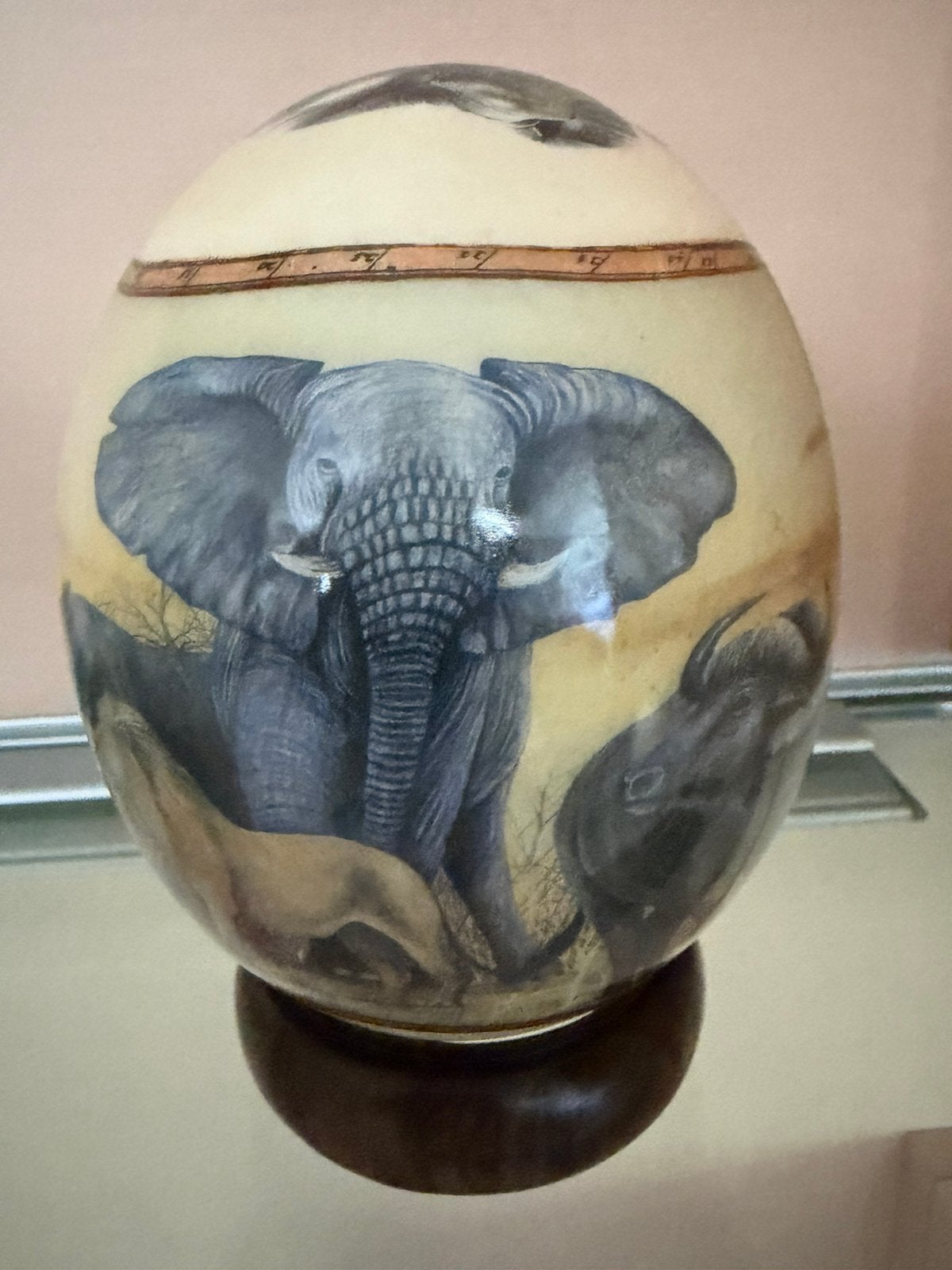 Groot handbeschilderd  ei – Afrikaanse olifant houten voet, Ophalen