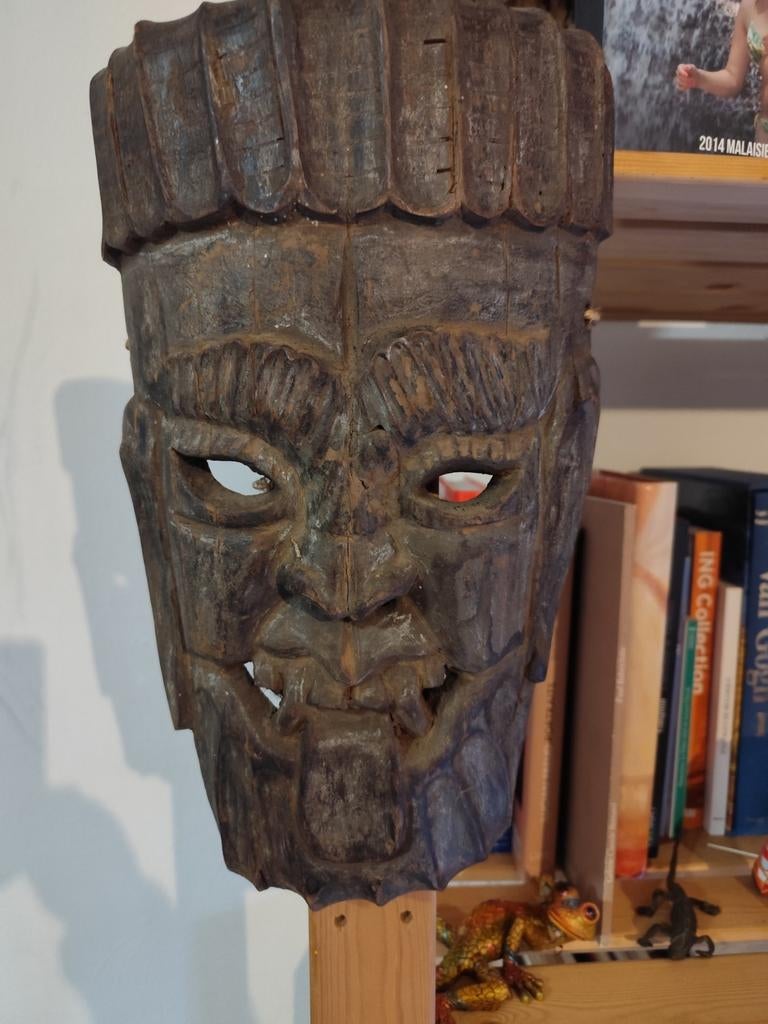Authentieke Nepalese maskers voor boeddhistische ceremonie, Ophalen