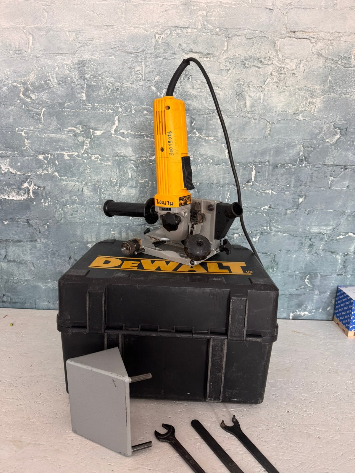 Dewalt  dw685 lamellenfrees, Ophalen, Zo goed als nieuw