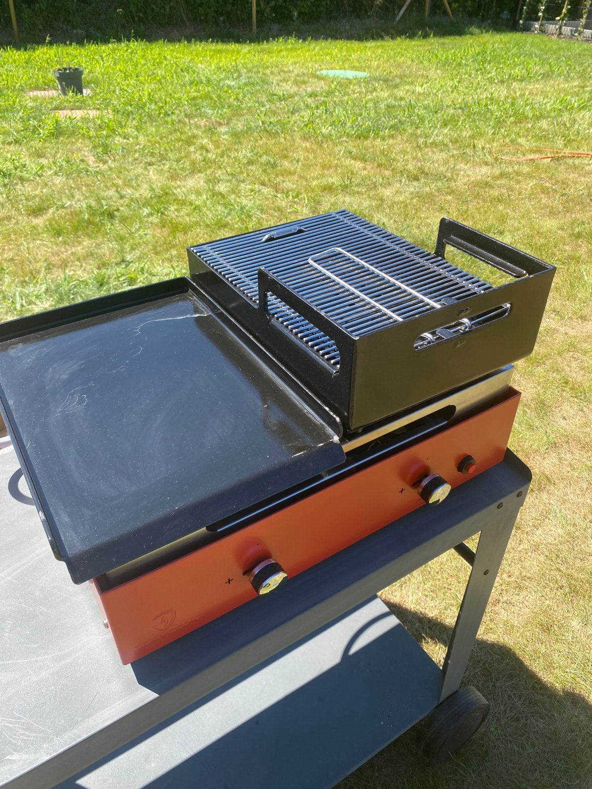 Plancha et combiné BBQ - set complet avec bonbone, housse, Enlèvement, Utilisé