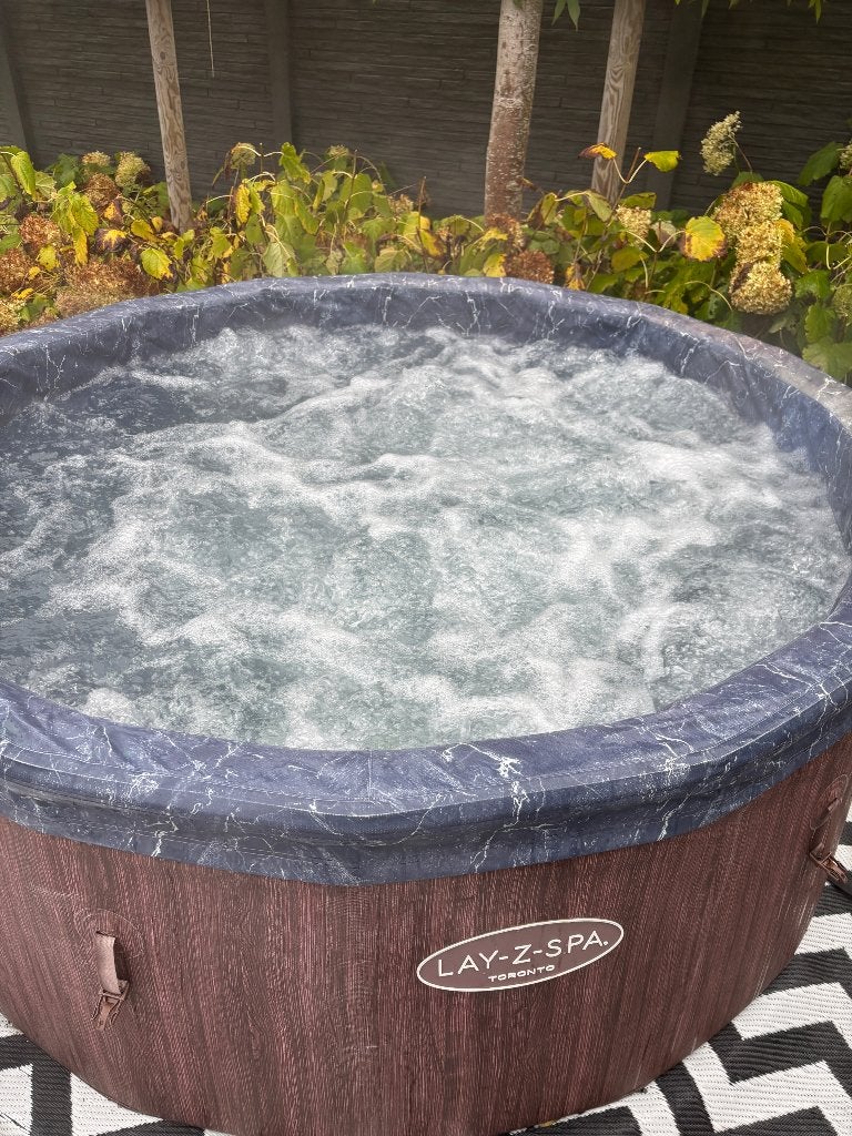 Jacuzzi lay z spa toronto, Ophalen, Gebruikt, Afdekzeil, Opblaasbaar