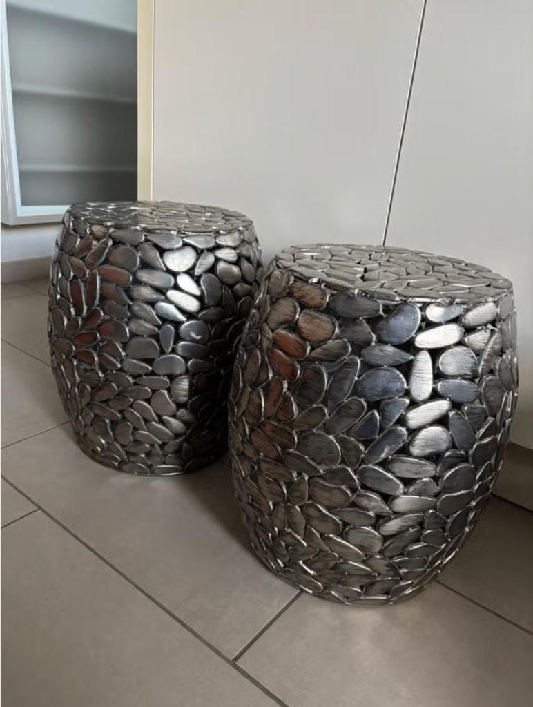 Metalen pebble side tables – zilveren drumtafels – set van 2, Minder dan 55 cm, Metaal of Aluminium, Nieuw, Ophalen