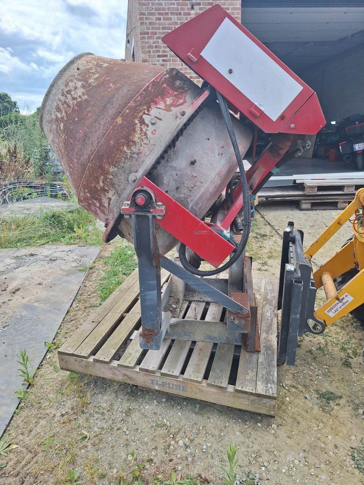 Betonmolen voor aan buldozer 300a400 Liter, Ophalen