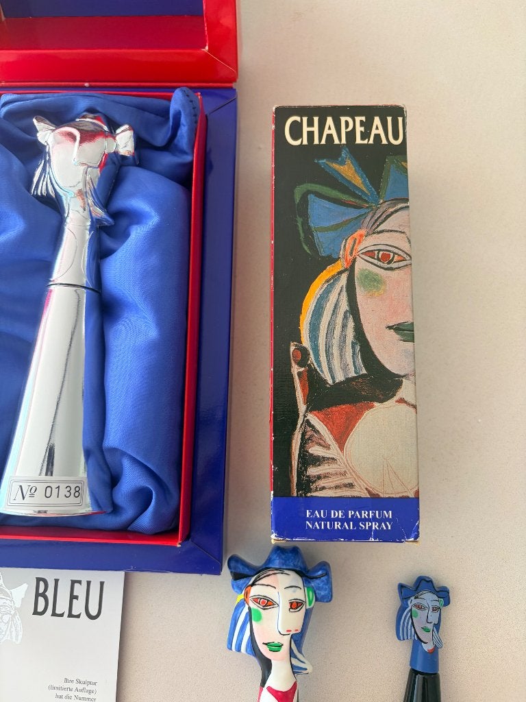Marina Picasso Chapeau Bleu Parfum Sculptuur complete set, Collections, Enlèvement, Neuf, Bouteille de parfum, Plein