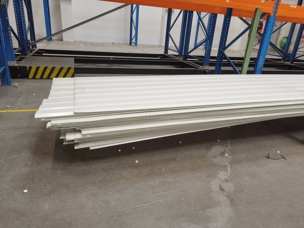Tôles de toit métalliques de 250 en 700 cm de long - blanche, Bricolage & Construction, 15 m² ou plus, Autres couleurs, Metalen dakplaat