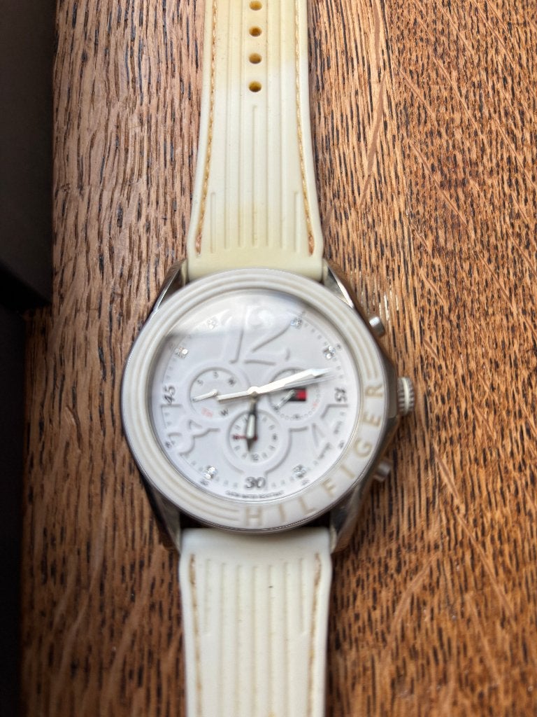 Montre TOMMY HILFIGHER (bracelet HS), Montre-bracelet, Autres marques, Acier, Enlèvement