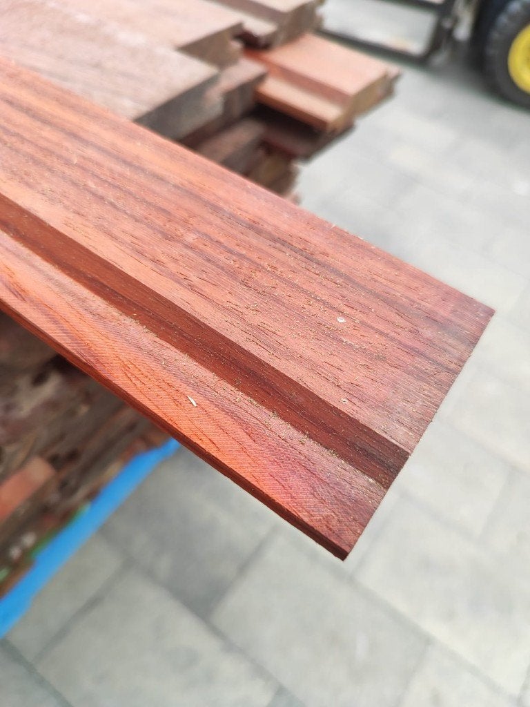 padouk gevelbekleding € 2,5/lm excl. btw, Doe-het-zelf en Bouw, Hout en Planken, Ophalen, Minder dan 25 mm, Nieuw, Plank