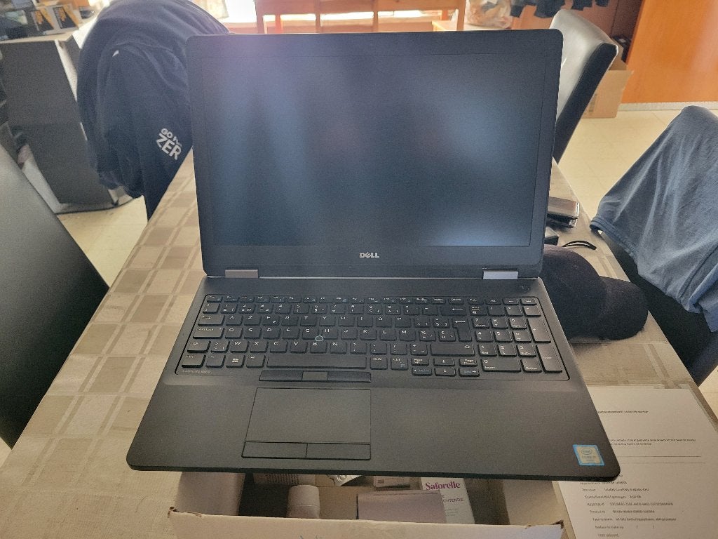 Dell latitude 5570, Computers en Software, Ophalen, 256 GB, Met videokaart, 2 tot 3 Ghz