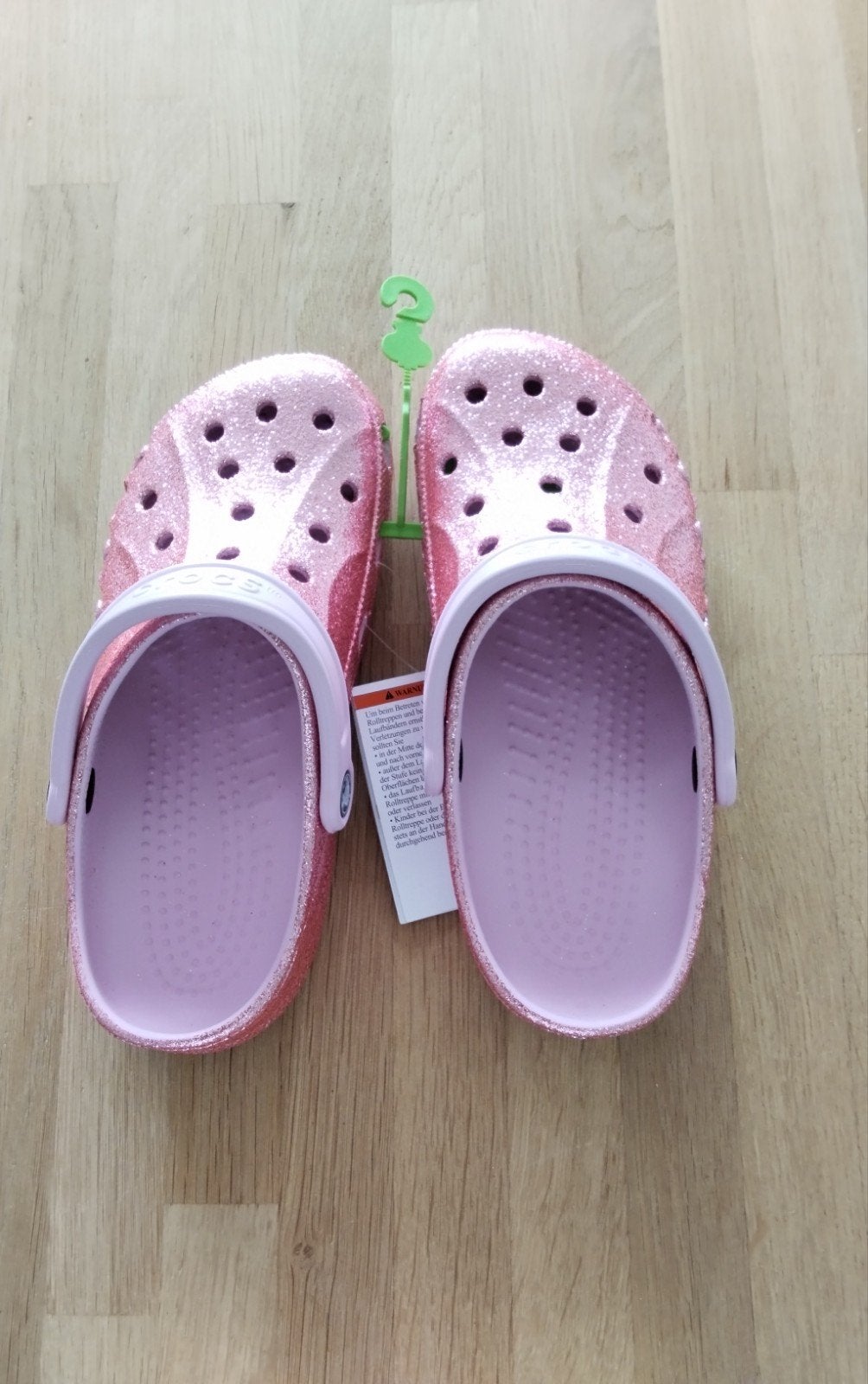 Crocs, Enlèvement, Rose