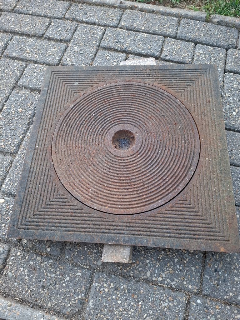 Gietijzeren put deksel, Doe-het-zelf en Bouw, Buizen en Afvoer, Ophalen, Overige materialen, Gebruikt, Overige typen