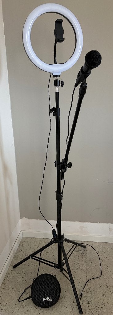 MeMe Stage Microphone Lee – Met Ringlamp & Speaker, Musique & Instruments, Microphones, Utilisé, Autres types, Enlèvement