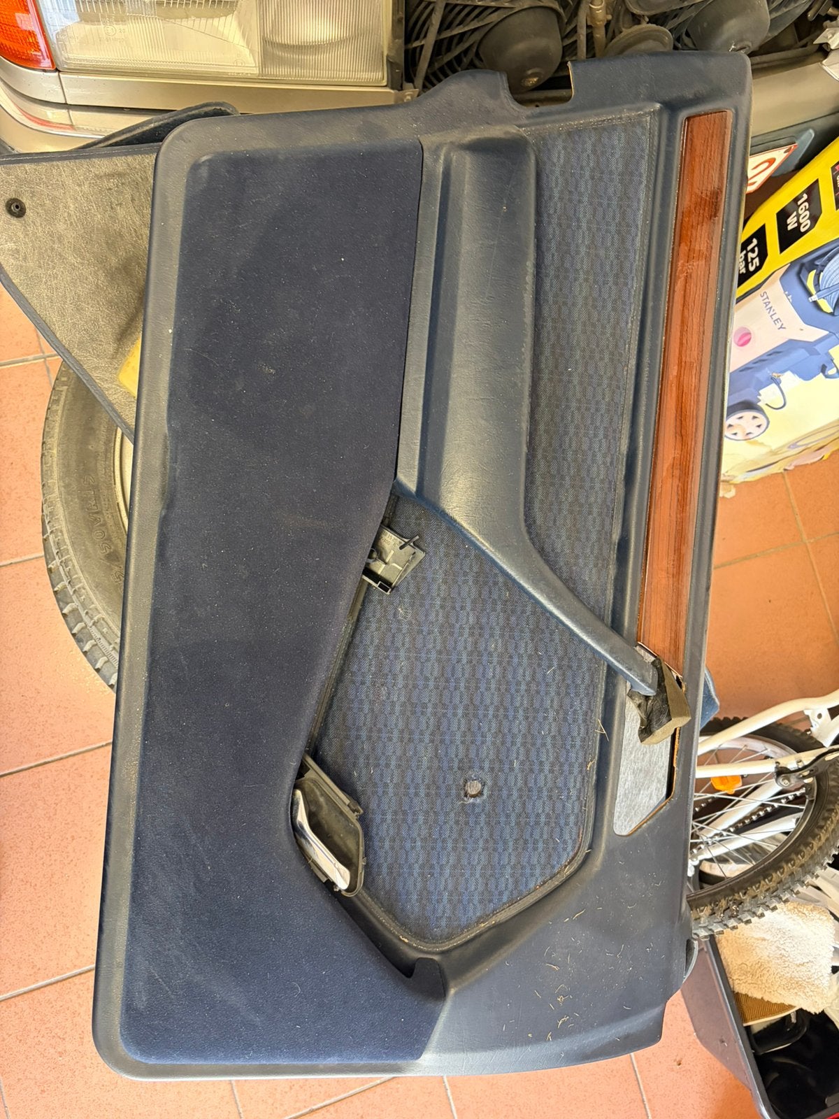 W124 - 1 volledig blauw deurpaneel en 2 blauwe frontmatten, Computers en Software, Laptoptassen, Ophalen, Zo goed als nieuw, Blauw