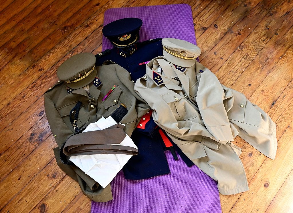 Artillerie kolonel BBL - Gala uniform + SD winter en zomer, Verzamelen, Verzenden, Landmacht, Kleding of Schoenen