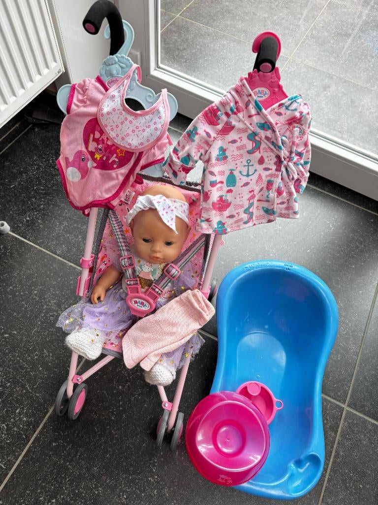 Baby Born pop + accessoires., Ophalen, Zo goed als nieuw, Babypop