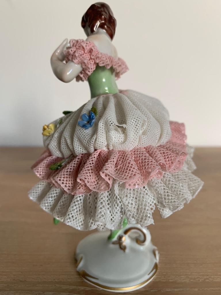 Porcelaine de dentelle de Dresde - ballerine avec des fleurs, Enlèvement ou Envoi