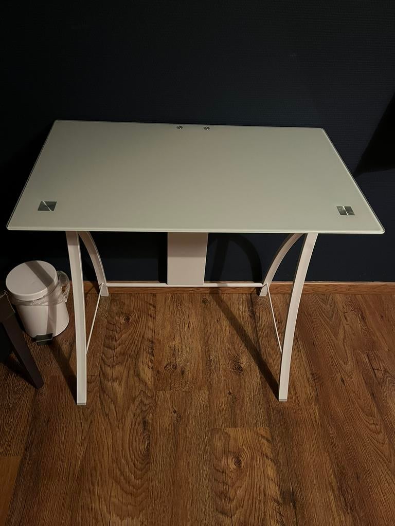 Bureau plateau verre pieds en métal
