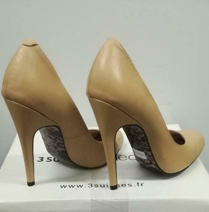 210A* 3 SUISSES crèmekleurige leren pumps (maat 37), Verzenden, Nieuw, Pumps