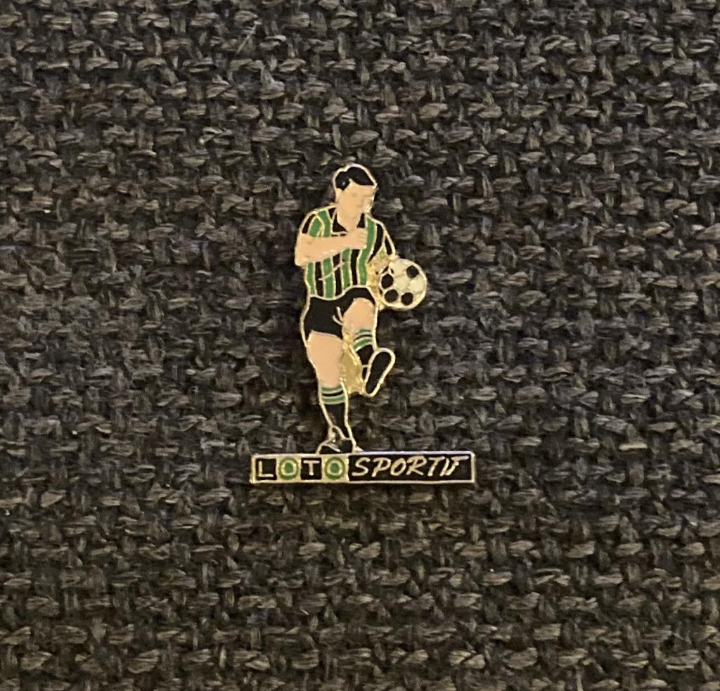 PIN - LOTO SPORTIF - VOETBAL - FOOTBALL, Verzenden, Gebruikt, Sport, Speldje of Pin