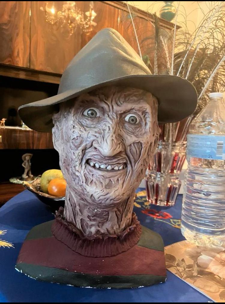 Buste Freddy Krueger, Enlèvement ou Envoi