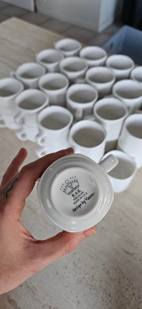 Tasses + Sucrier + Crémier "RAK porcelain" -Design by Vavro, Antiquités & Art, Enlèvement