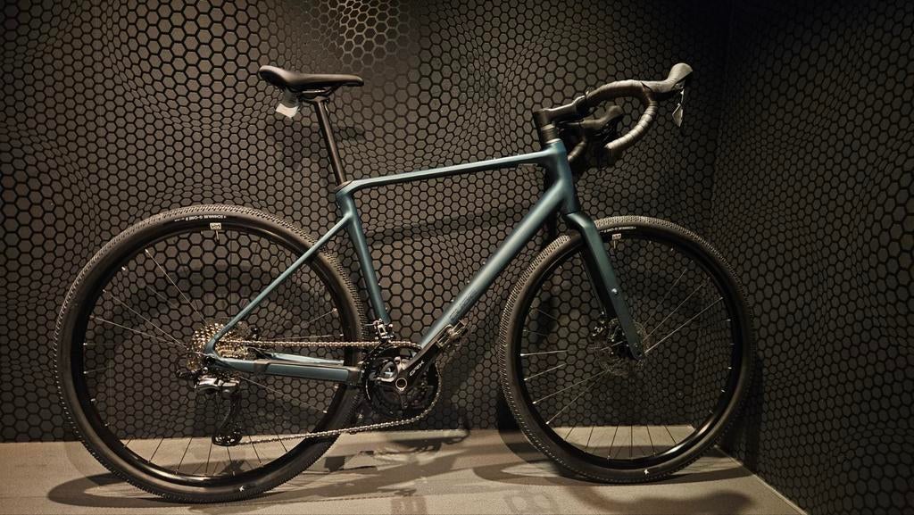 Cube nuroad race L € 1549
‍️alu frame & carbon voorvork 
‍, Neuf, Cube, Enlèvement, Jacky.sport@telenet.be