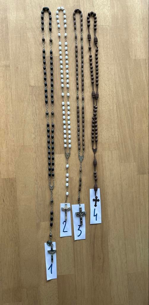 4 paternosters in goede staat, Ophalen of Verzenden, Zo goed als nieuw, Overige typen, Christendom | Katholiek
