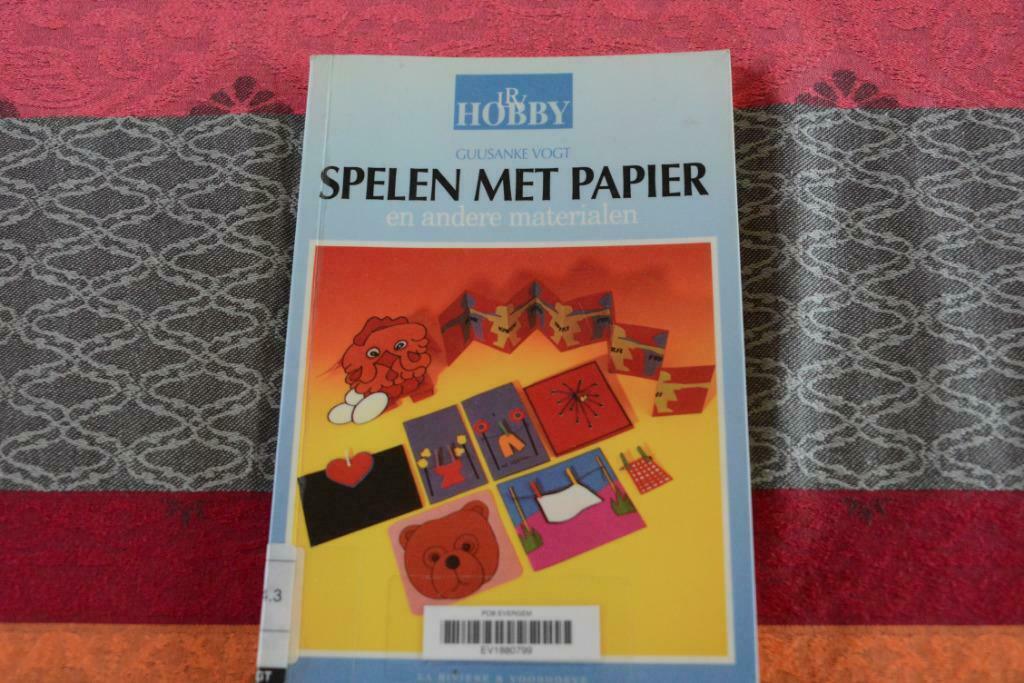 Spelen met papier en andere materialen., Ophalen of Verzenden, Zo goed als nieuw, Scrapbooking en Knutselen, Geschikt voor kinderen