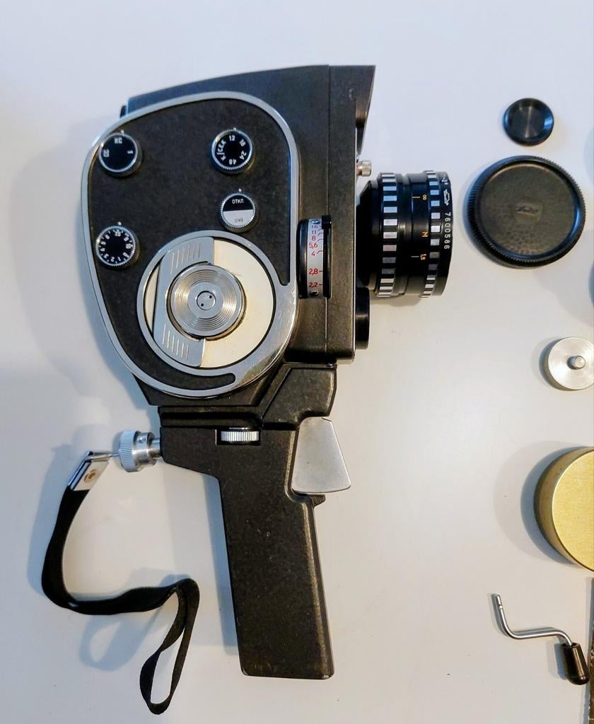 Très rare Zenit Quarz 2M - Caméra 8 mm soviétique à ressort, Enlèvement ou Envoi, Caméra