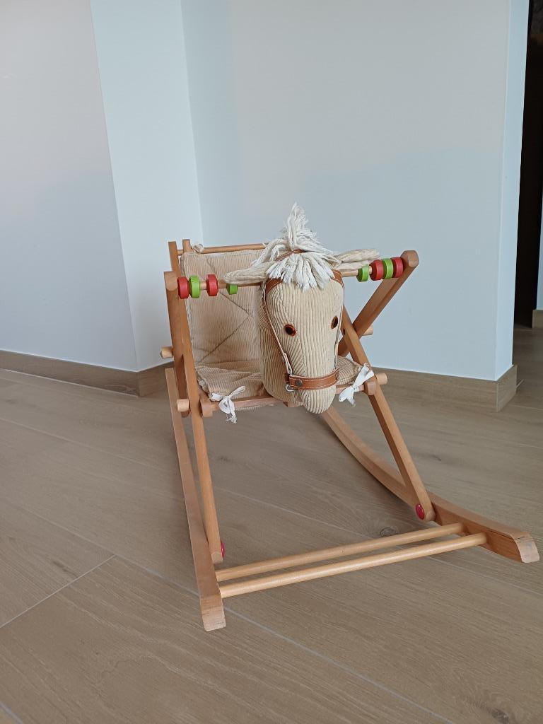 Houten hobbelpaard / schommelpaard met wasbaar zitje, Enlèvement, Utilisé