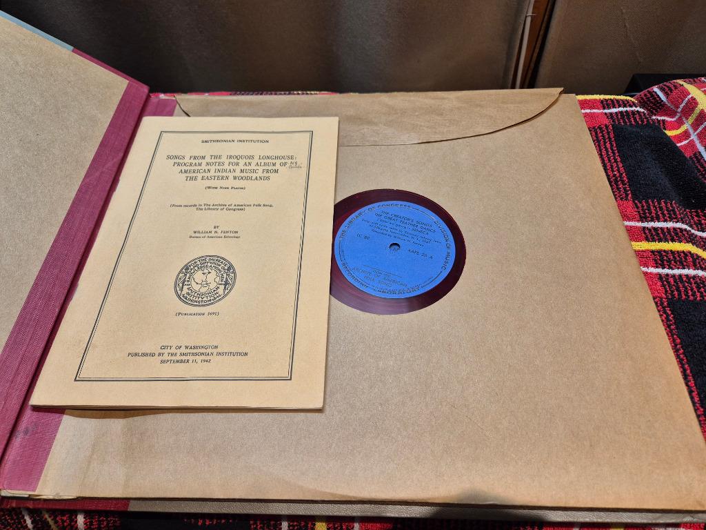 78 toeren: Folk Music of the US - Iroquois Longhouse (1942), Ophalen of Verzenden, Gebruikt, 12 inch, Wereldmuziek