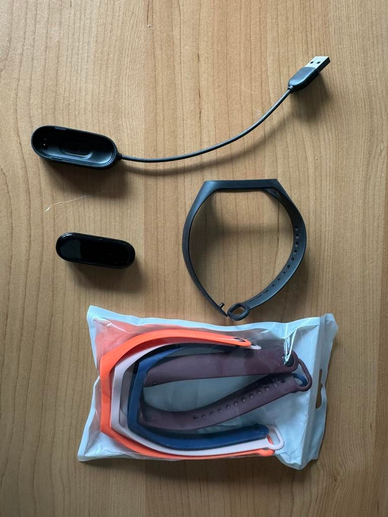 Montre connectée xiaomi mi band 4, Handtassen en Accessoires, Smartwatches, Gebruikt, Zwart, Conditie, Waterdicht