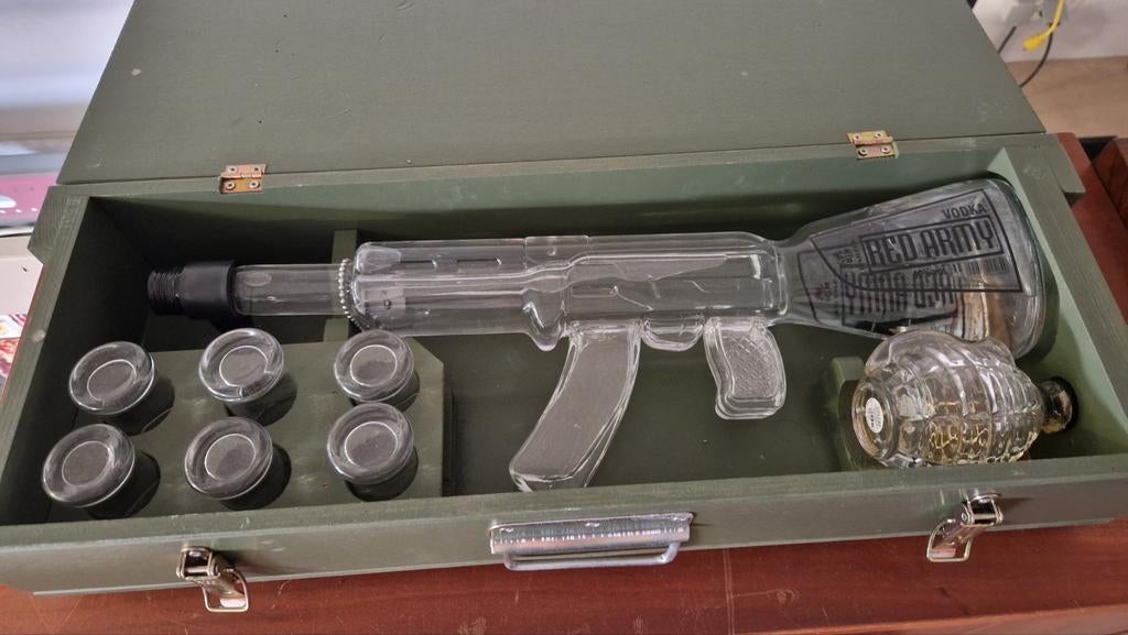 Army AK 47 Red Vodka set, Enlèvement ou Envoi, Comme neuf