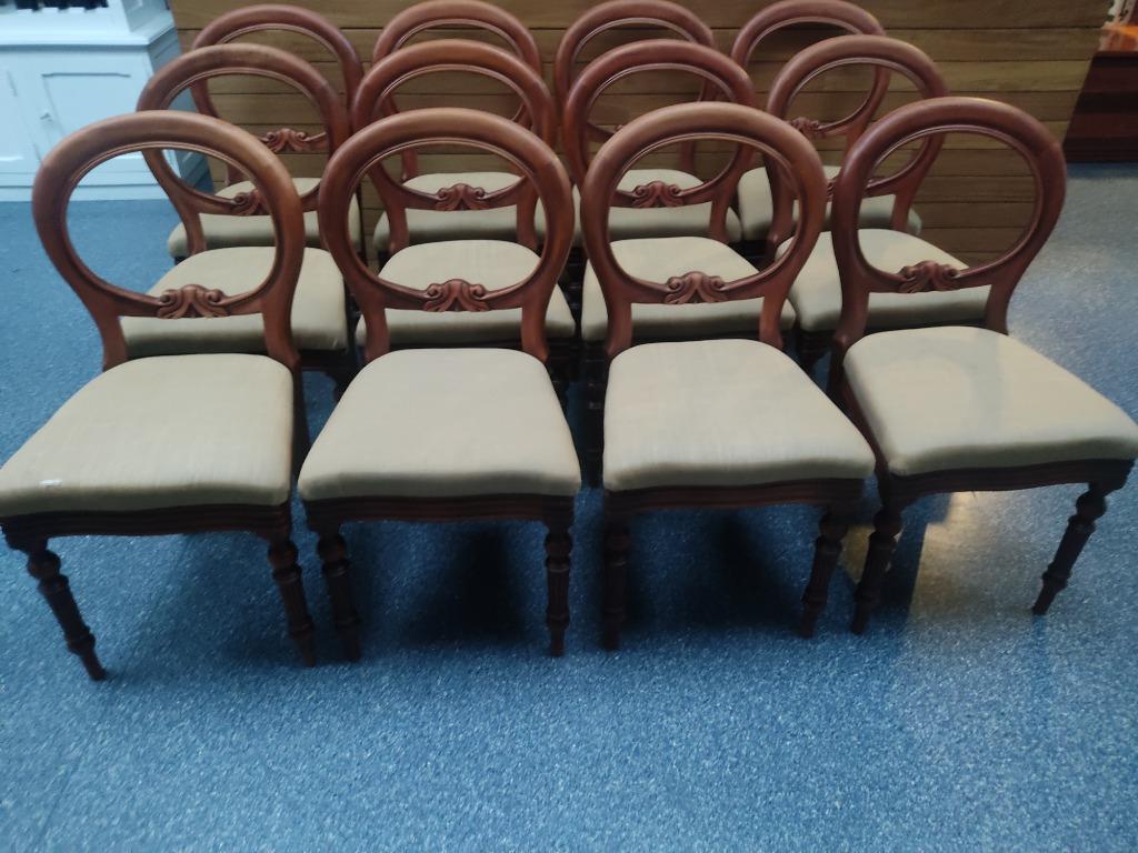 Antieke Stoelen, Ophalen