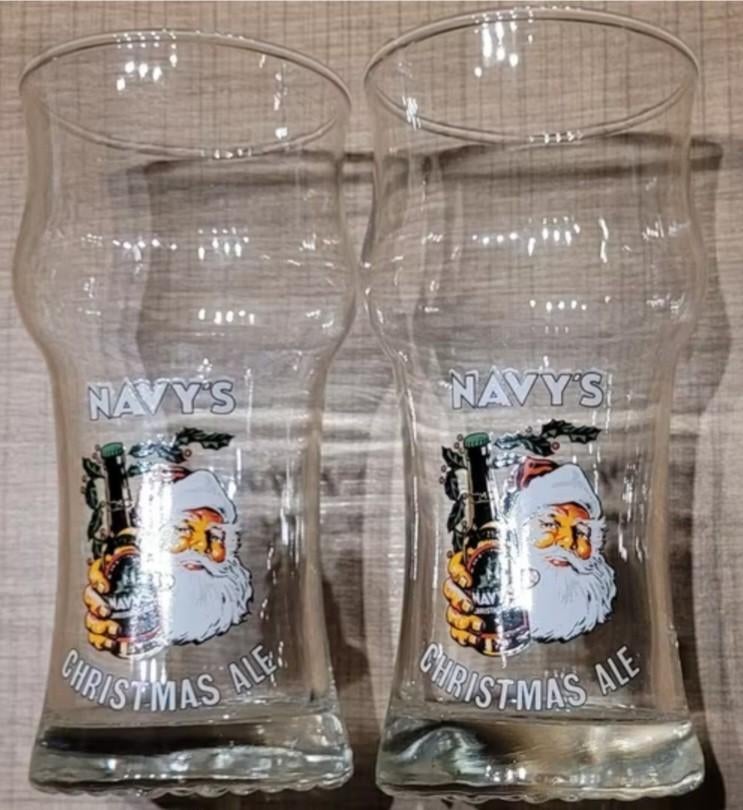 Navy's Christmas Ale: 2 bierglazen, Verzamelen, Biermerken, Ophalen of Verzenden, Gebruikt, Glas of Glazen, Overige merken