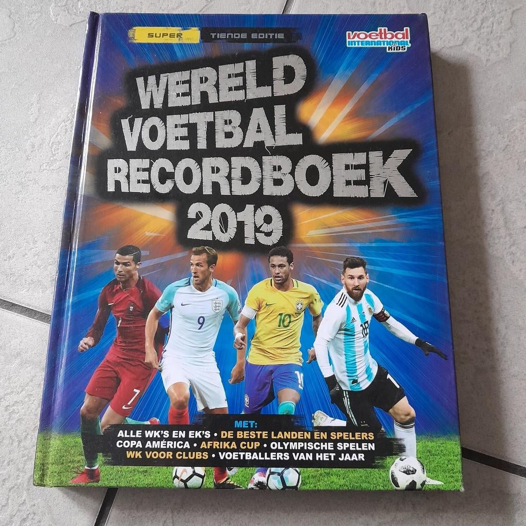 Keir Radnedge - Wereld voetbal recordboek 2019, Boeken, Kinderboeken | Jeugd | onder 10 jaar, Zo goed als nieuw, Ophalen