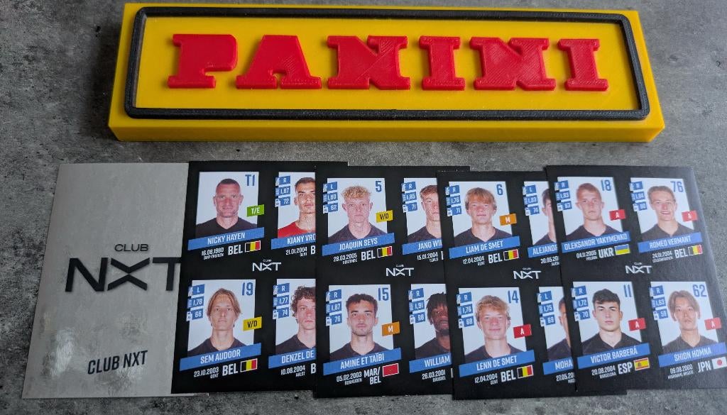 Panini FOOTBALL 2023/24 5 STICKERS CLUB NXT  16 SPELERS, Ophalen of Verzenden, Nieuw