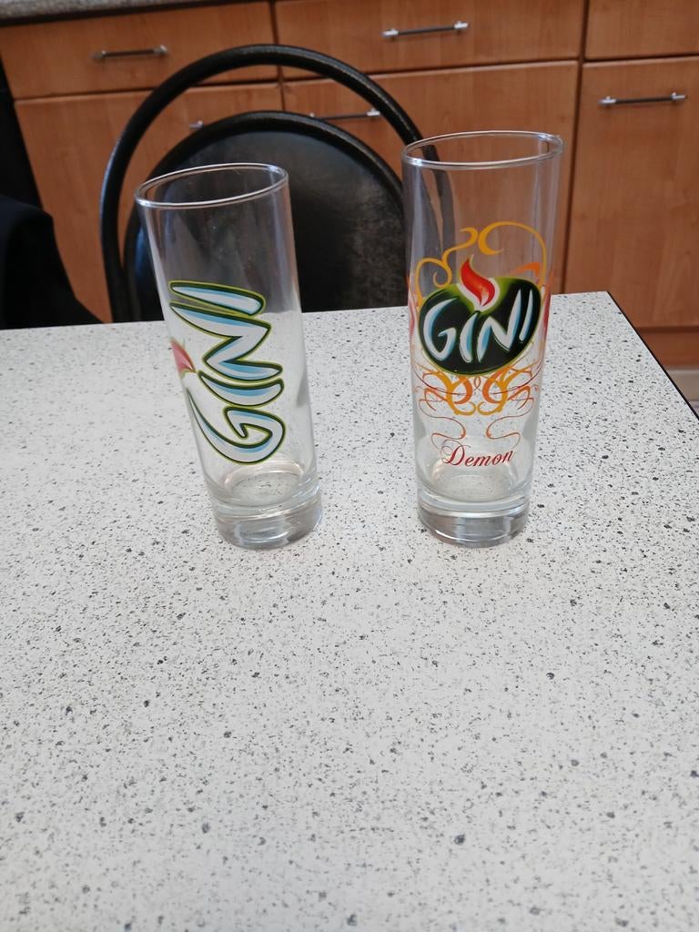 2 gini glazen, Collections, Enlèvement