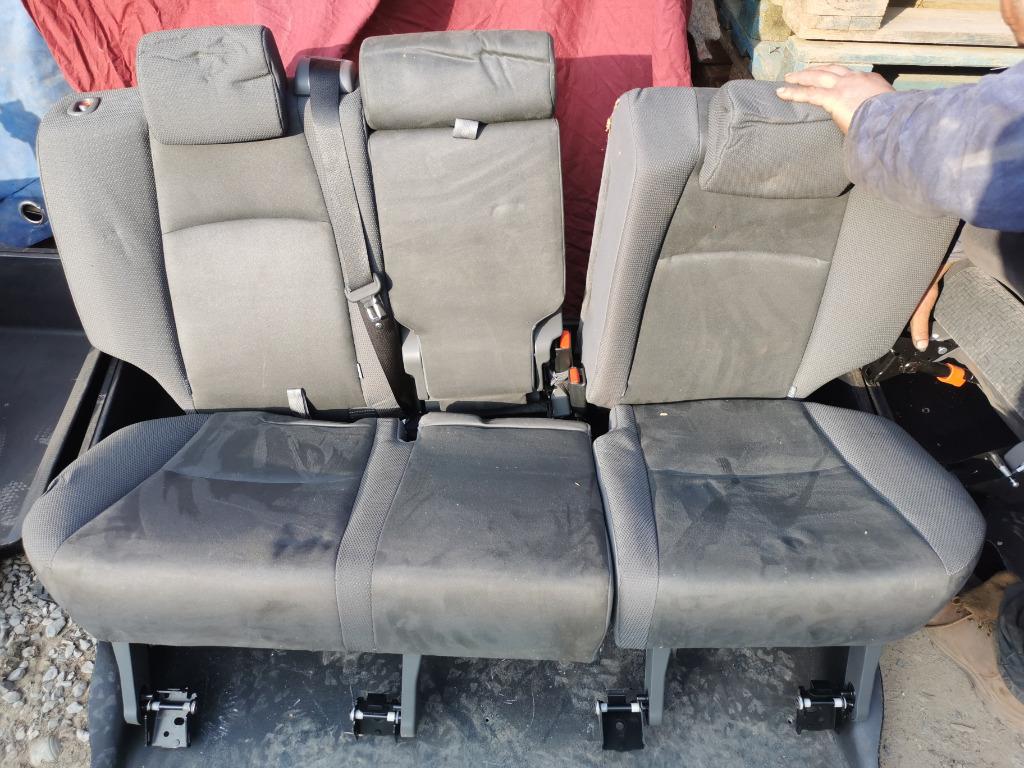 Toyota, Autos, Argent ou Gris, Achat, Entreprise, 3 places