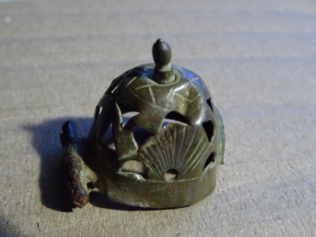Sol trouvaille moyen-âge couvercle en bronze herbes à encens, Enlèvement ou Envoi, Bronze