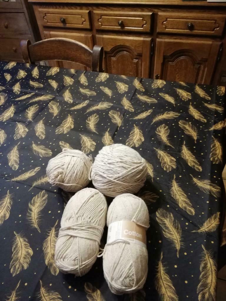 4 pelotes de coton écru., Enlèvement ou Envoi, Comme neuf