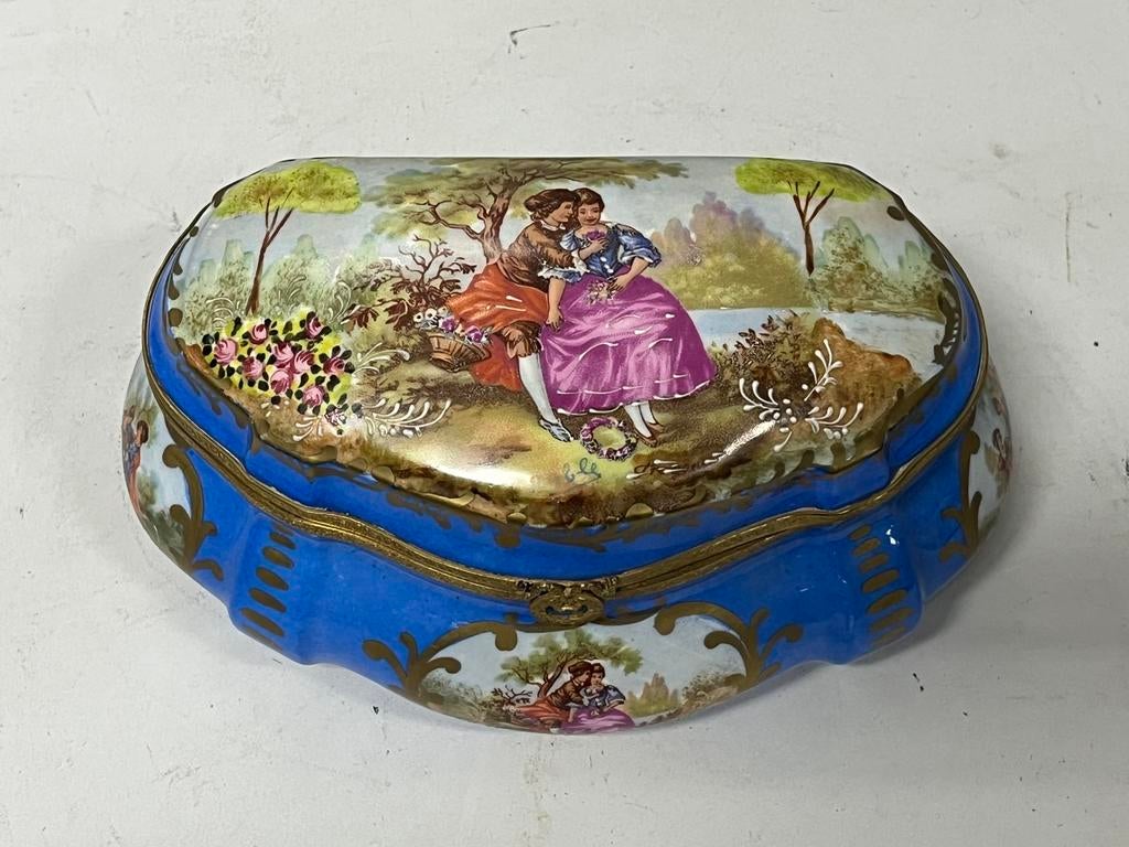Sevres Porseleinen juwelendoosje - Scènes Galantes - 19e, Antiek en Kunst, Antiek | Porselein, Ophalen