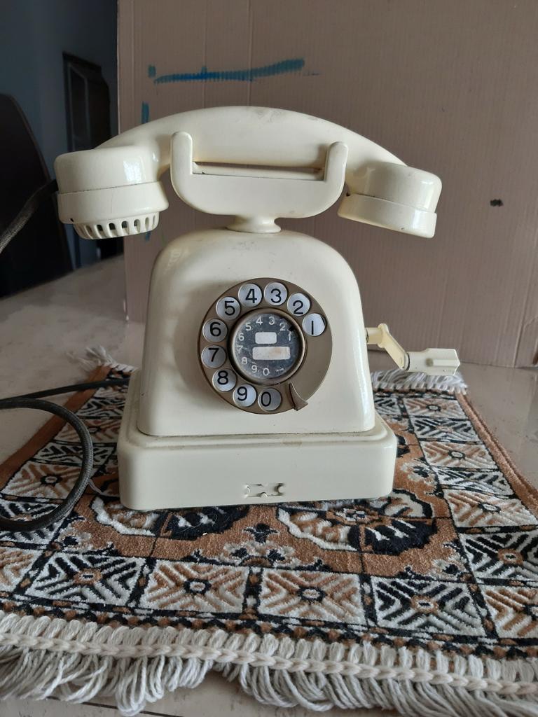 Vintage telefoon (zeker 50 jaar), Ophalen