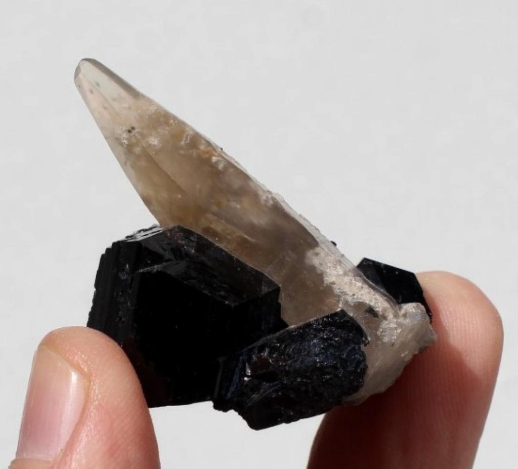 QUARTZ FUMÉ avec TOURMALINE d'Erongo en NAMIBIE, Enlèvement ou Envoi, Minéral